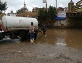 مياه المنوفية: الدفع بـ69 سيارة شفط مياه الأمطار بالشوارع.. صور
