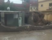 رئيس حي الحسينية ينقل أسرتين لمركز الشباب بعد انهيار منزلين فى الشرقية