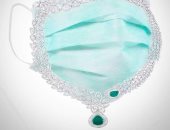 كمامة مرصعة بالألماظ.. أحلام تواجه كورونا على طريقتها الخاصة