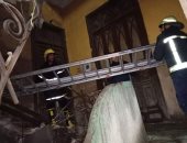 إخلاء عقار ذات طراز معمارى بحى الخليفة بعد انهيار السلم بسبب الأمطار.. صور 