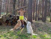 سانشيز نجم الإنتر يقضى عزلة كورونا الإجبارية مع كلابه.. فيديو 