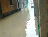 قارئ تشارك بصور لغرق قرية الديسمى بمياة الأمطار بالصف