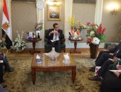 وزير التعليم العالى يبحث مع سفير سنغافورة التعاون فى مجال الذكاء الاصطناعى