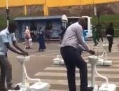 الوقاية أولا.. غسل اليدين شرط ركوب حافلات رواندا بعد أول إصابة كورونا.. فيديو