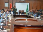 محافظ المنيا يشكر الجهاز التنفيذى على جهوده فى مواجهة أزمة الطقس