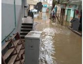 أهالى قرية سنهوت بالشرقية بستغيثون بعد غرق القرية بمياه الأمطار 