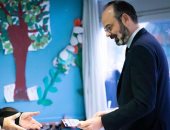 فيديو.. رئيس وزراء فرنسا يدلى بصوته بالانتخابات البلدية بمنطقة هافر