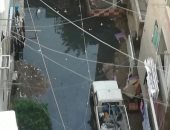 أهالى شارع الكابلات بالمطرية يشكون طفح الصرف الصحى وتراكم مياه الأمطار