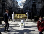 مظاهرات فى بريطانيا احتجاجا على إجراءات الحكومة للحد من "كورونا"