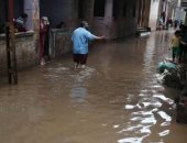 أهالى عزبة الصعايدة بالفيوم يطالبون بشفط مياه الأمطار