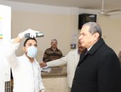 وزير القوى العاملة يخضع للكاشف الحرارى ضمن إجراءات مواجهة كورونا