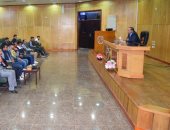 رئيس جامعة سوهاج يجتمع بمجلس اتحاد الطلاب لمناقشة إجراءات تعطيل الدراسة