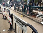 حواجز حديدية لفصل حركة السيارات عن تحويلات كوبرى التعمير منعا للزحام