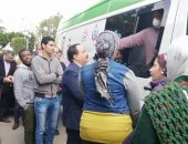 عيادات متنقلة للكشف الطبي على العاملين بالشركة القابضة للمطارات.. صور 