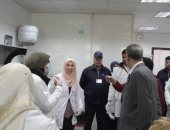 صور.. جولة لمدير التأمين الصحى ببنى سويف للتأكد من إجراءات وقاية "كورونا"