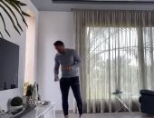   حازم إمام يشارك في تحدي البقاء بالمنزل لمواجهة فيروس كورونا