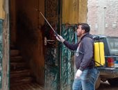 مواطنون يطهرون شوارع شبين بالقليوبية للحد من انتشار فيروس كورونا
