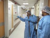 فريق مكافحة العدوى يعقم كافة أقسام مستشفى الأقصر العام
