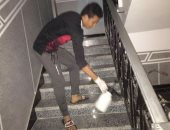 شباب قرية دكرنس بالدقهلية يطهرون البيوت لتجنب العدوى 