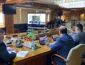 وزير التعليم العالى يلتقى رؤساء 7 جامعات عبر الفيديو كونفرانس 