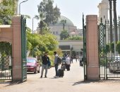 رئيس جامعة القاهرة يعفى طلاب المدن الجامعية من المصاريف خلال تعليق الدراسة