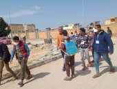 شباب مدينة الشيخ زويد يواصلون لليوم الثانى حملات تعقيم الشوارع.. صور