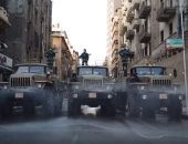 "الجيش ما بينمش".. استغلال وقت الحظر لتطهير وتعقيم أكبر ميادين مصر..فيديو