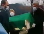 بدون وداع.. مراسم دفن سيدة مصابة بكورونا فى تركيا وسط تشديدات صحية.. فيديو