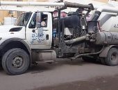 مجلس مدينة العريش يدفع بسيارت كسح للتخلص من برك الأمطار