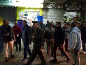 الأجهزة الأمنية بمركز بلبيس تتابع غلق المطاعم والمحال التجارية.. صور