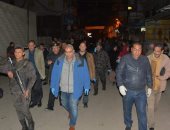 الأجهزة الأمنية بالإسكندرية تتابع غلق المحلات التجارية.. صور