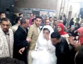 أمن الشرقية يفض عرس بمركز مشتول ويطالب العروسين بالذهاب لبيت الزوجية.. صور