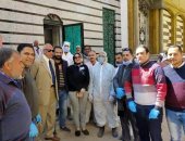 نائب محافظ القليوبية تشارك شباب طوخ في تطهير الشوارع والمنازل للوقاية من كورونا