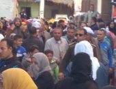 صور.. فض سوق الحسينية بالشرقية بعد ازدحام الأهالى بداخله