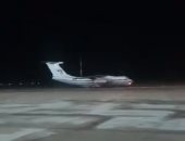 فيديو.. وصول أول طائرة عسكرية روسية تحمل أطباء ومعدات صحية إلى إيطاليا