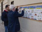 صور.. توزيع ملصقات للتوعية بفيروس كورونا بكليات جامعة بنها