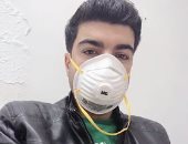 بالكمامة والجوانتى "هانى" يشارك فى مبادرة الوقاية من فيروس كورونا