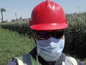 "عبد الرحمن" يشارك فى مبادرة الوقاية من كورونا بالجوانتى والكمامة