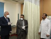 محافظ قنا يتابع إجراءات تجهيز مستشفى قفط التعليمى للحجر الصحى