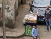 قارئ يطالب بحملة لمنع الأكل بالشارع فى منطقة العطار بشبرا خوفا من كورونا