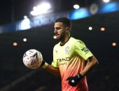 الشرطة الإنجليزية تلقى القبض على سارق منزل رياض محرز 