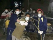 أهالى قرية الشيخ يوسف بسوهاج يطهرون الشوارع والمنازل