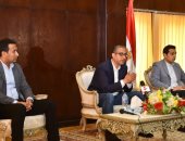 محافظ الفيوم يطلق مبادرة "ايد واحدة ضد الكورونا" بمشاركة الجمعيات والأحزاب