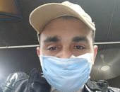 بالجوانتى والكمامة  قارئ يشارك فى مبادرة "اليوم السابع" للوقاية من كورونا