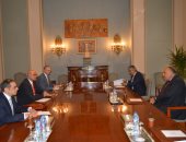شكرى يجتمع بقيادات الخارجية لبحث التداعيات المتعلقة بمكافحة انتشار كورونا