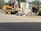 رفع وإزالة 315 طنا من القمامة والمخلفات بأبو قرقاص فى المنيا.. صور