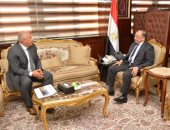وزير التنمية المحلية يبحث مع محافظ الوادى الجديد مواجهة كورونا