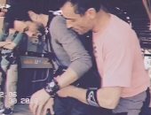 فيديو.. رامى عاشور بطل الاسكواش يخوض تجربة القفز بالمظلات