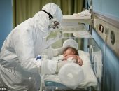 أمريكى يخفى إصابته بكورونا لمرافقة زوجته بغرفة الولادة والمستشفى تفرض قياس درجة الحرارة