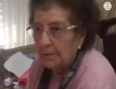 عجوز تصنع كمامات للأطباء.. ومدير الصحة العالمية: تعلمنا أهم درس فى الإنسانية